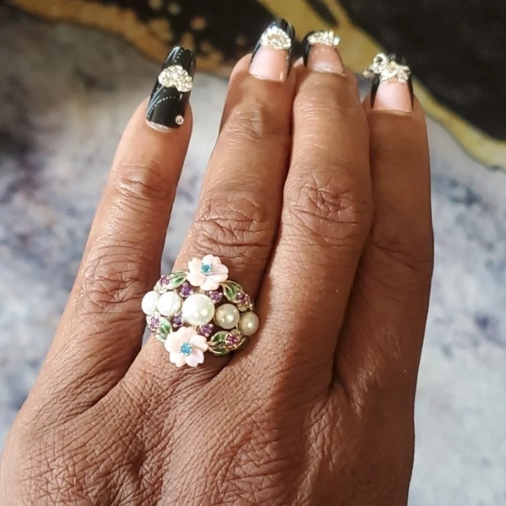 Jardin Mother Of Pearl Pearl Amethyst Apatite Ring
